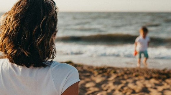 Sous le soleil brûlant de l’été : Ne laissez pas les effets de l’été marquer votre peau à jamais...